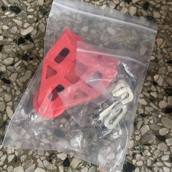 SPEED Cycling Shoes - Brand New SZ 38, Red/Black color - Picture 4 of 5